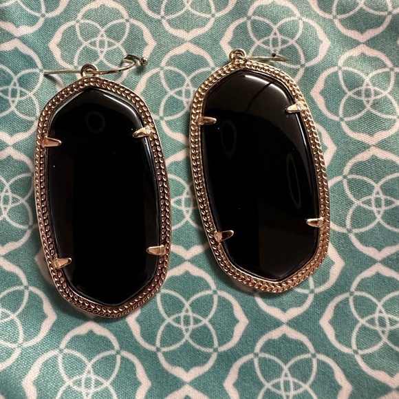 Iridescent Kendra Scott earrings - Picture 2 of 3